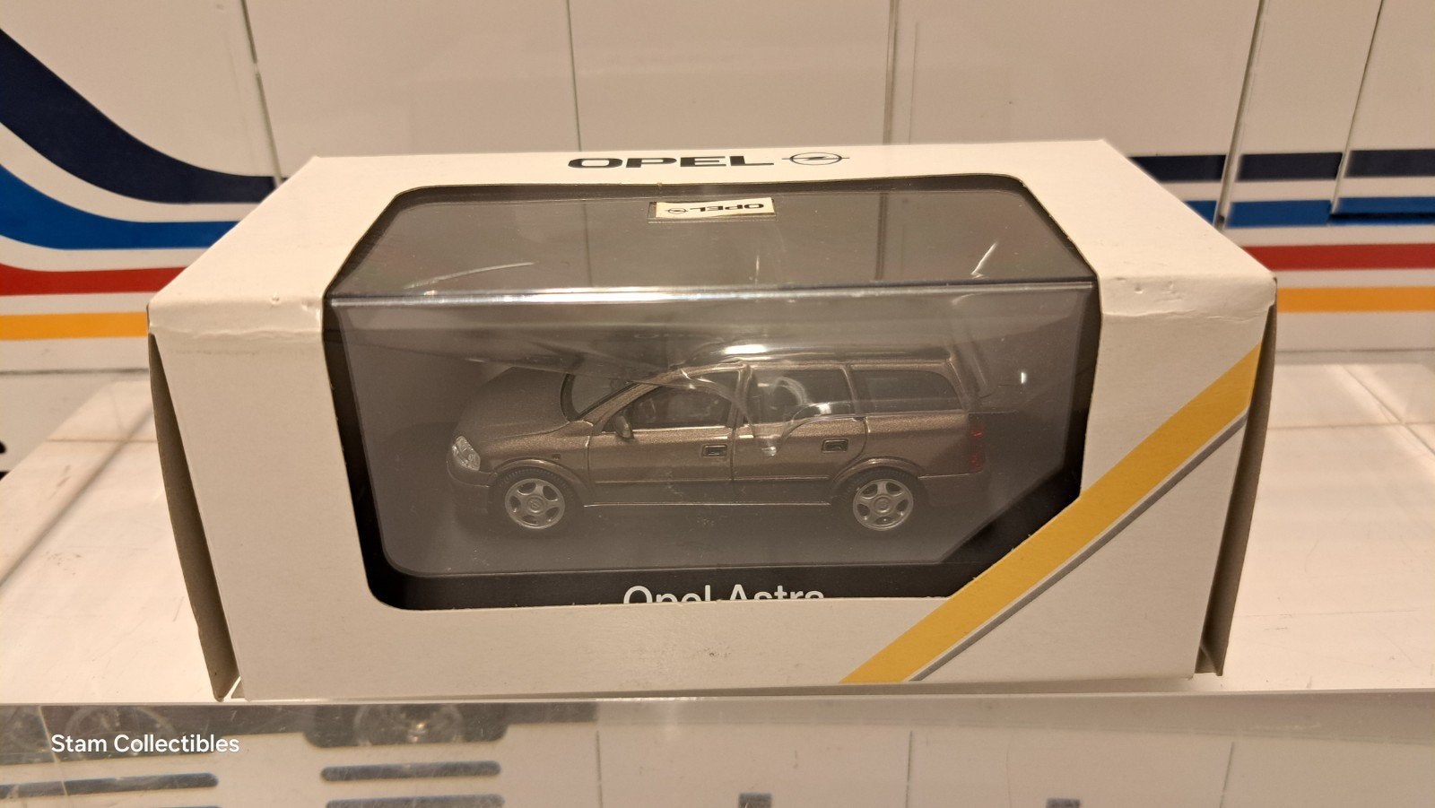 Schuco Opel Astra G Caravan Brown Metallic Dealer Edition, Hobby en Vrije tijd, Gebruikt, Auto, Ophalen of Verzenden, Schuco