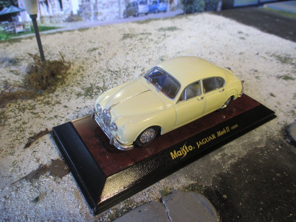1/43 Jaguar Mk.2 - Maisto off-white / beige interieur, Ophalen of Verzenden, Nieuw, Auto, Overige merken