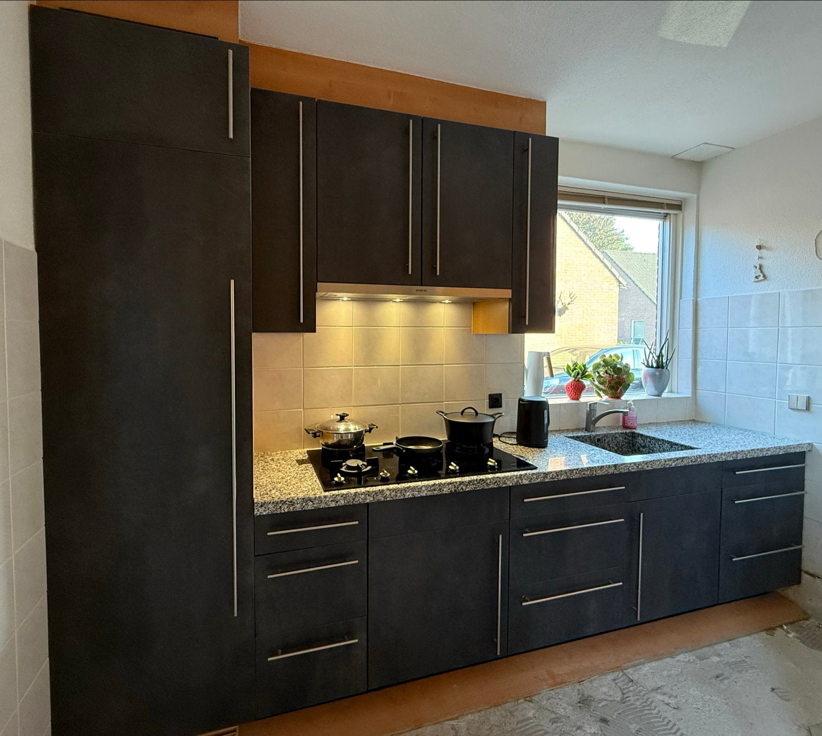 Moderne keuken met Siemens en Pelgrim apparatuur, Huis en Inrichting, Keuken | Complete keukens, Ophalen, Gebruikt, Graniet of Steen