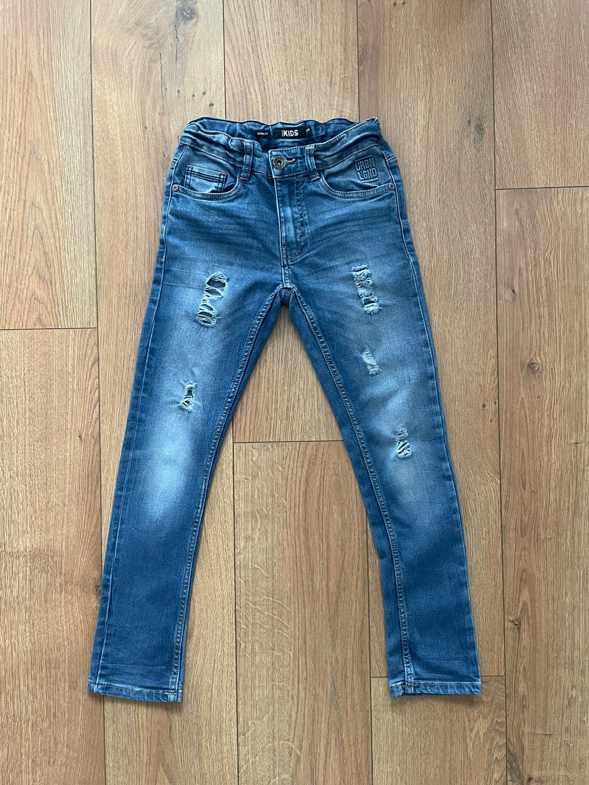Europe Kids stoere skinny jeans met distressed look maat 134, Kinderen en Baby's, Kinderkleding | Maat 122, Broek, Gebruikt, Europe Kids