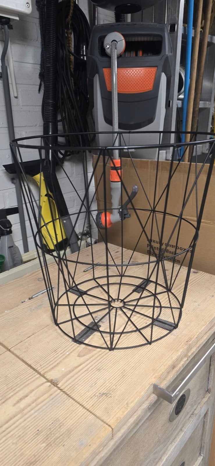 Zwarte en witte metalen manden - set van 2, Huis en Inrichting, Woonaccessoires | Schalen en Manden, Gebruikt, Mand, Rond, Ophalen of Verzenden