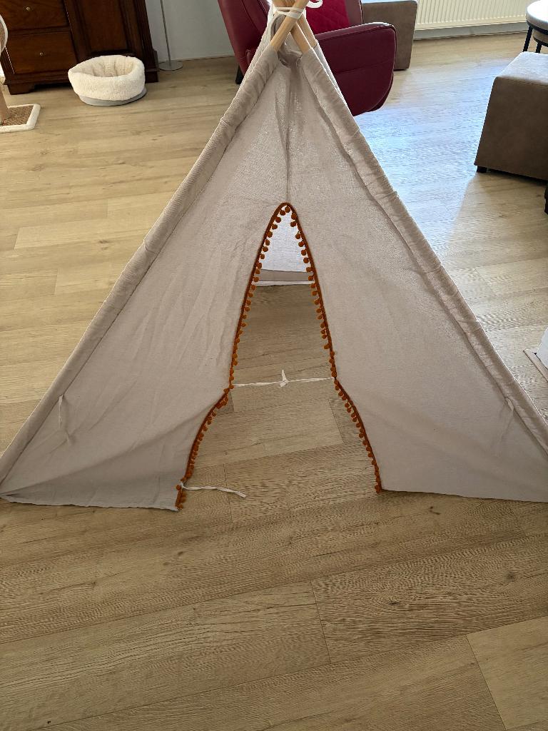 Te koop ;  Tipi tent  Voor speel plezier voor kinderen, Ophalen, Zo goed als nieuw