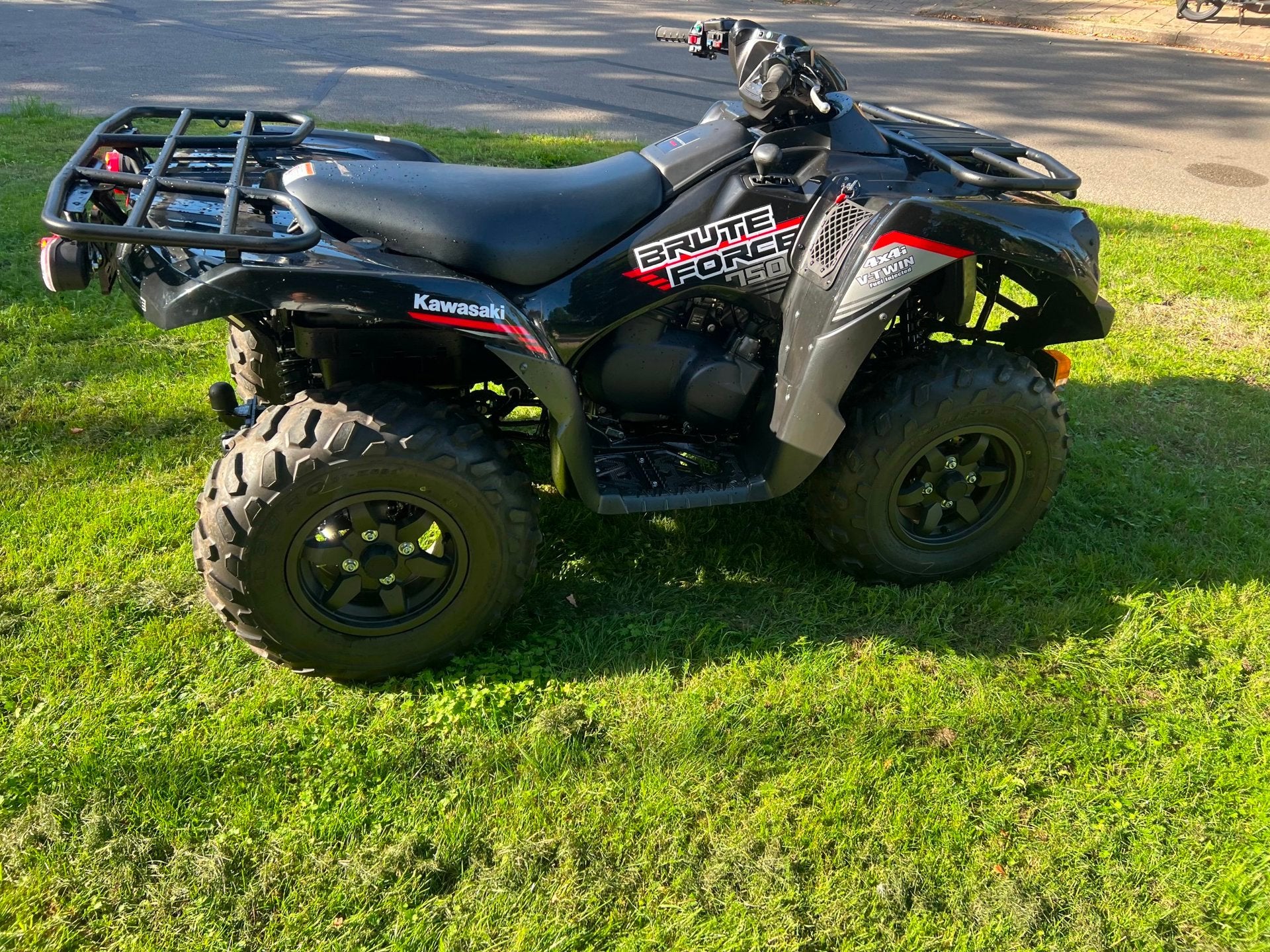 Kl BRUTE FORCE 750 NIEUW 58KM KENTEKEN TREKHAAK, Auto's, Gebruikt, Overige carrosserieën, Overige brandstoffen, Origineel Nederlands