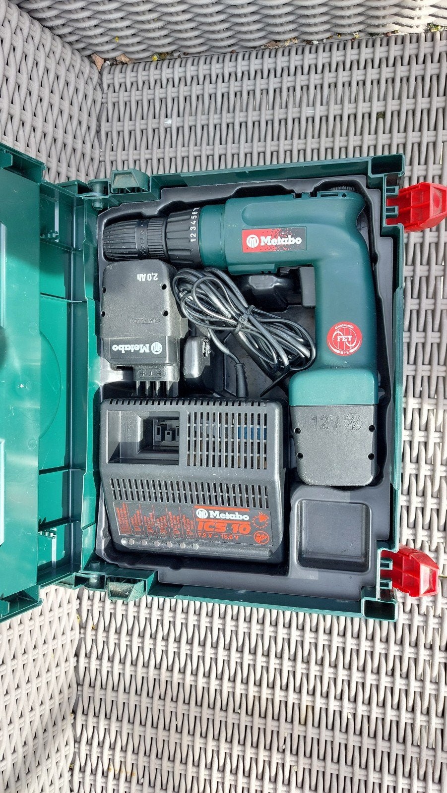 Metabo Accuboormachine 12V met lader en 2 accu's, Gebruikt, Variabele snelheid, Ophalen of Verzenden, Boor- en Schroefmachine