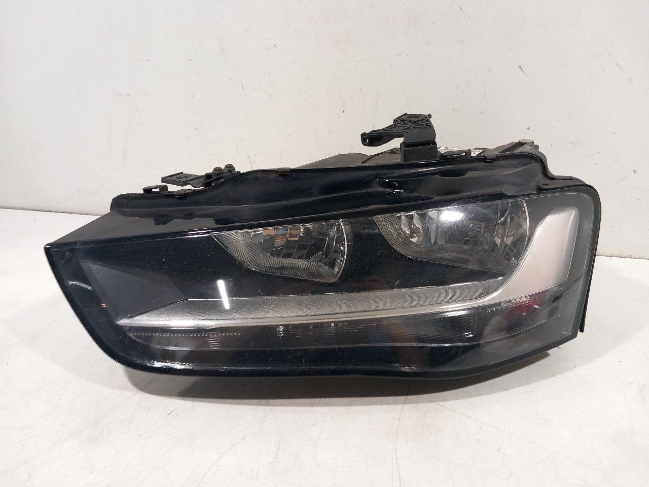 Koplamp links Audi A4, Onderdelen@venauto.nl, Van der Ven Autorecycling B.V., Gebruikt, Ettenseweg 76, 4706 PB Roosendaal, The Netherlands
