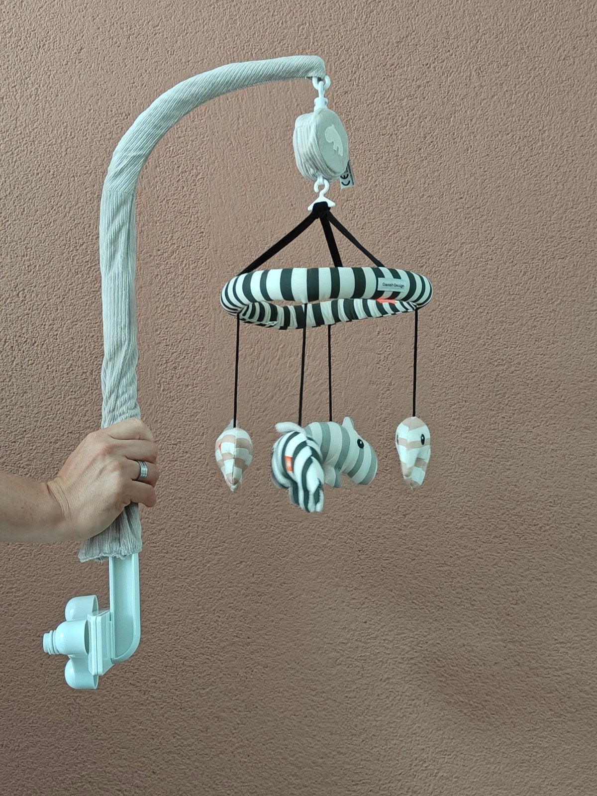 Done by Deer Muziekmobiel met Zebra en Nijlpaard, Kinderen en Baby's, Ophalen, Zo goed als nieuw, Mobiel, Met geluid