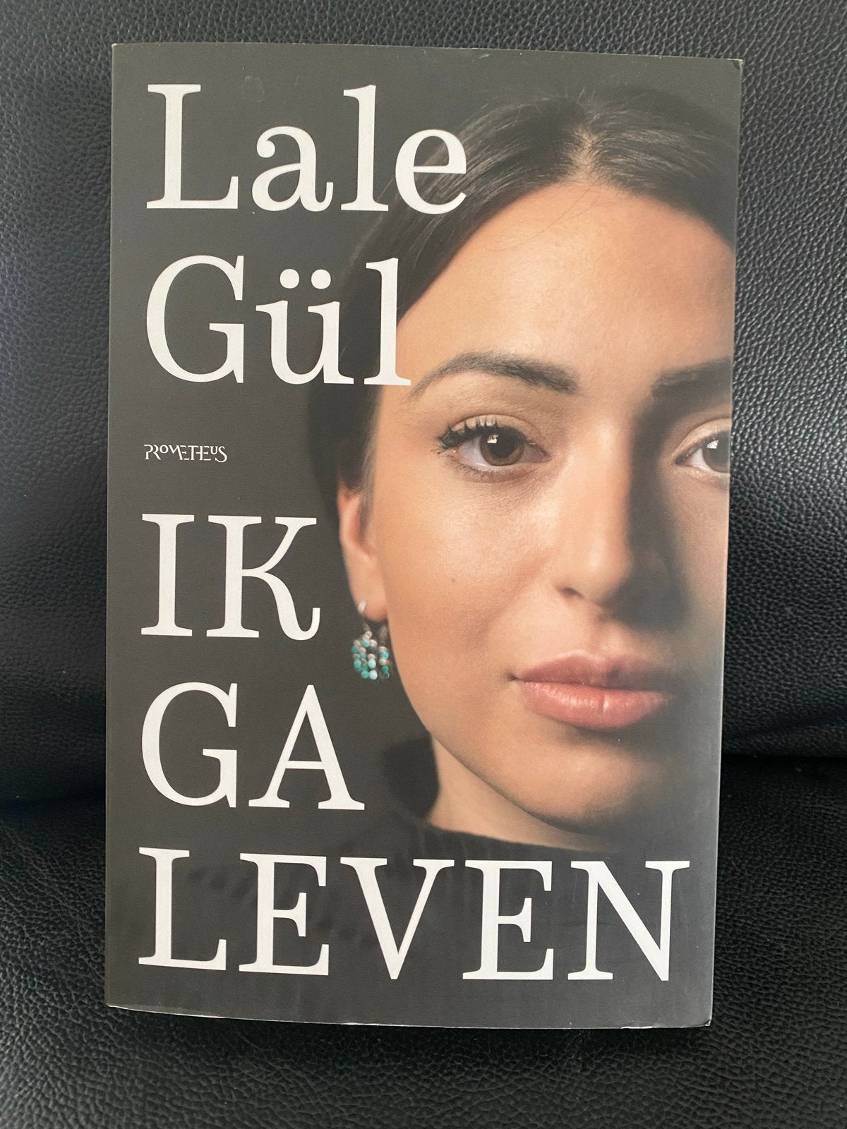 Lale Gül - Ik Ga Leven (Roman), Boeken, Ophalen of Verzenden, Zo goed als nieuw, Nederland