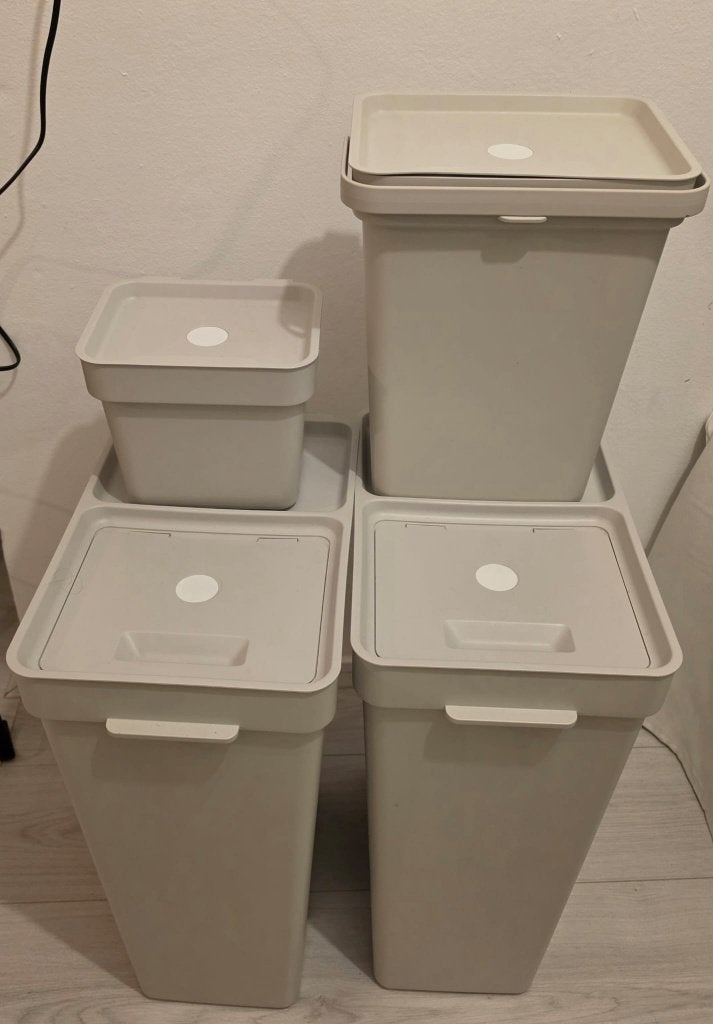 Set van 4 opbergbakken/prullenbakken met deksel, 30 tot 40 liter, Ophalen, Gebruikt, Kunststof