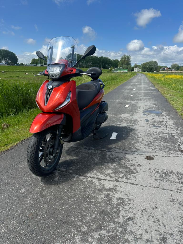 Beverly 400, Ophalen, Zo goed als nieuw, Benzine, Overige modellen