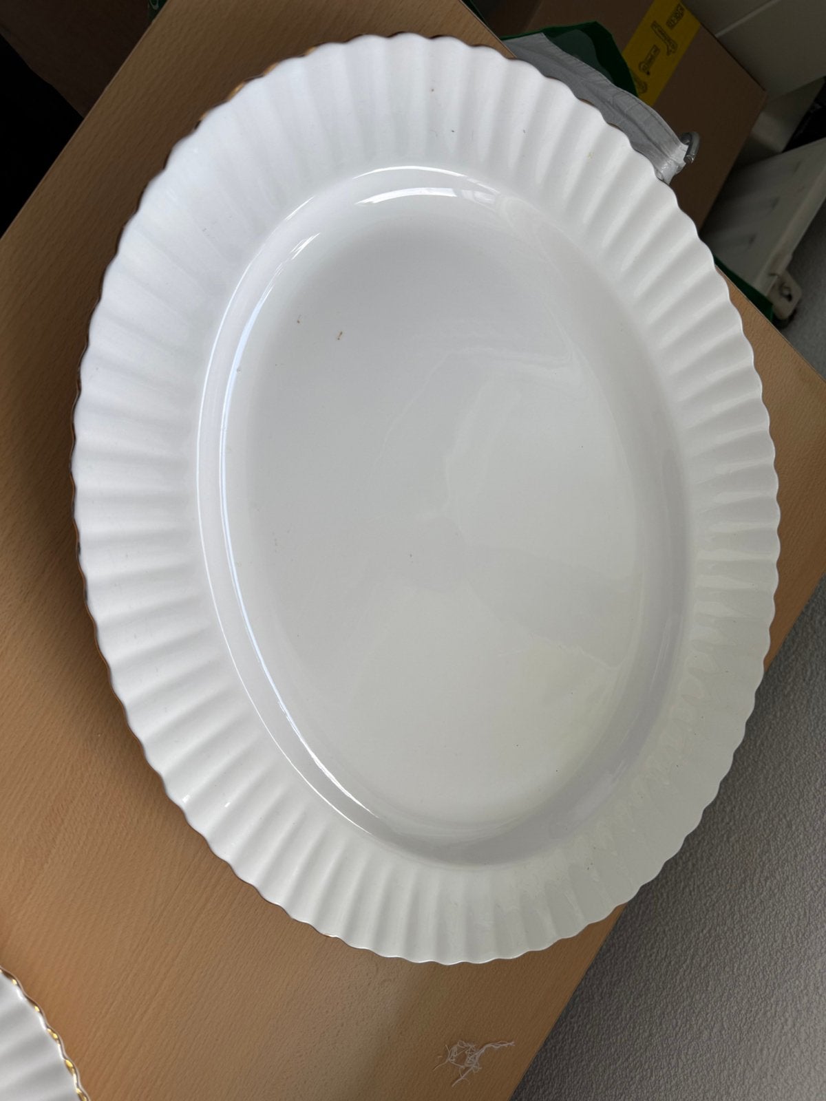 Royal Albert Val d'Or Ovale Schaal - 30x38 cm, Gebruikt, Porselein of Keramiek, Schaal, Ophalen of Verzenden