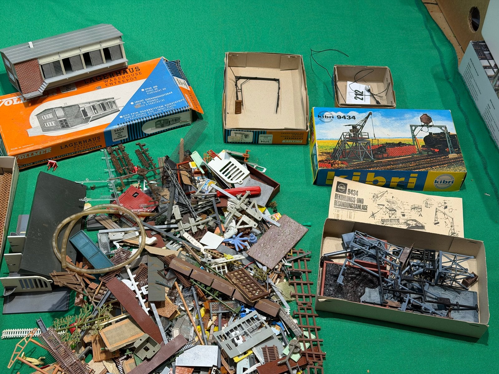 partij onderdelen modelbouw spoor H0 Kibri, Vollmer, Faller, Overige merken, Gebruikt, Gelijkstroom of Wisselstroom, Brug, Tunnel of Gebouw