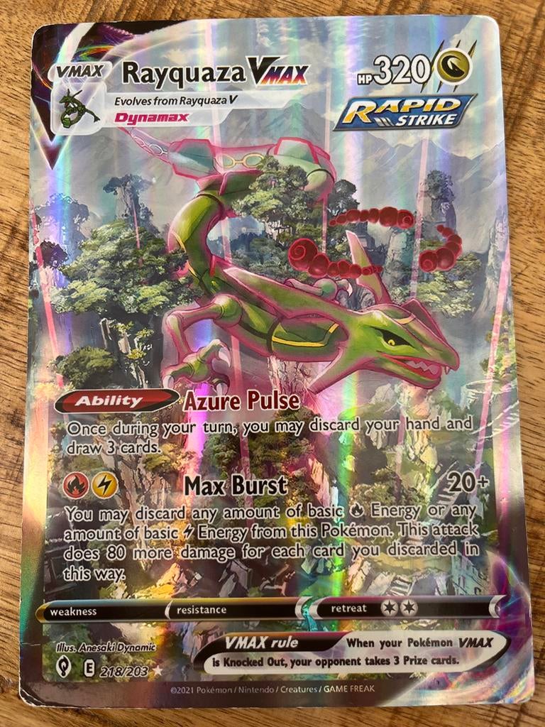 Grote (Jumbo) Rayquaza VMAX Pokémonkaart - Rapid Strike, Hobby en Vrije tijd, Ophalen of Verzenden, Zo goed als nieuw, Losse kaart