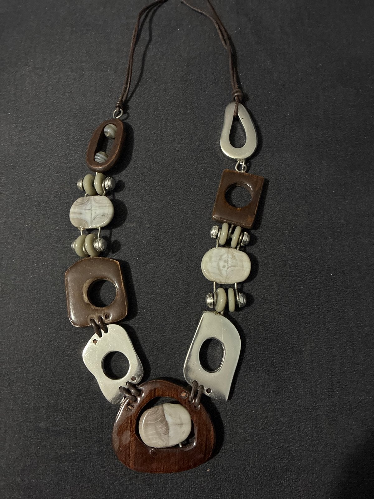 Unieke houten en metalen ketting met natuursteen, Overige materialen, Verstelbaar, Bruin, Ophalen of Verzenden