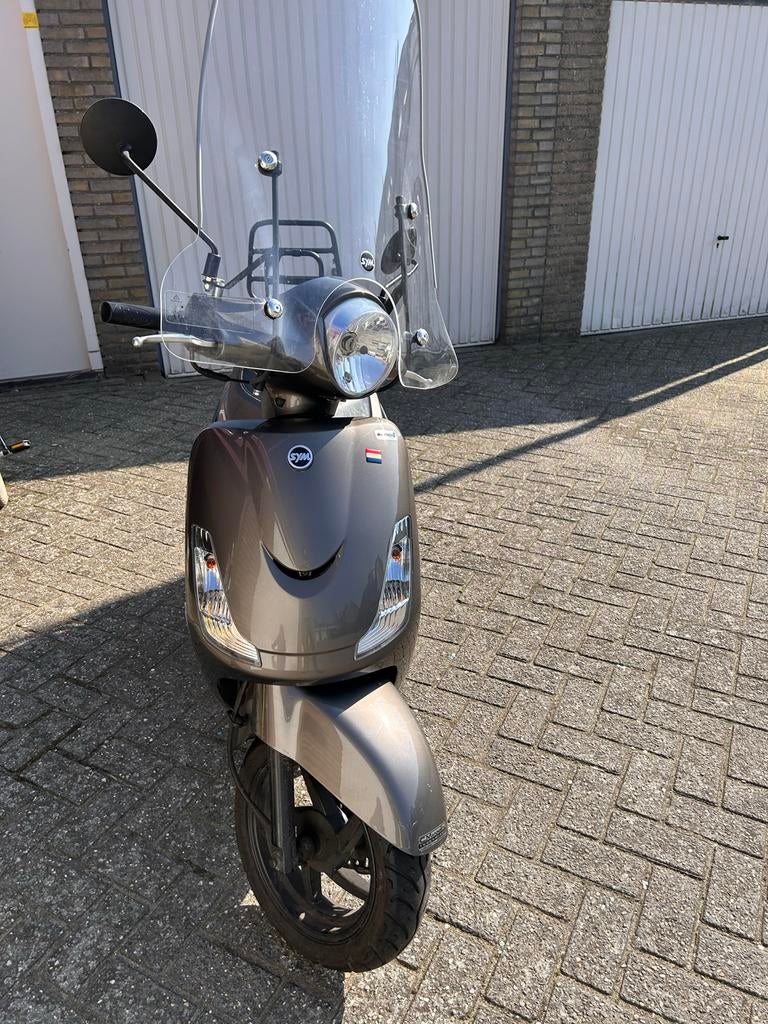 Nette Sym Fiddle II snorscooter met hoog windscherm, Fietsen en Brommers, Snorfietsen en Snorscooters, Ophalen, Gebruikt, Benzine