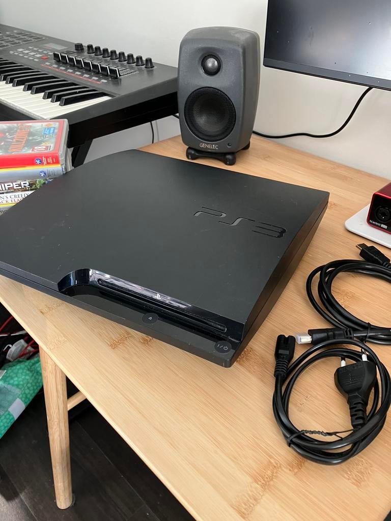 PlayStation 3 Slim 320GB + 2 Controllers + Kabels + 6 Games, Ophalen of Verzenden, Zo goed als nieuw, Met 2 controllers, Slim