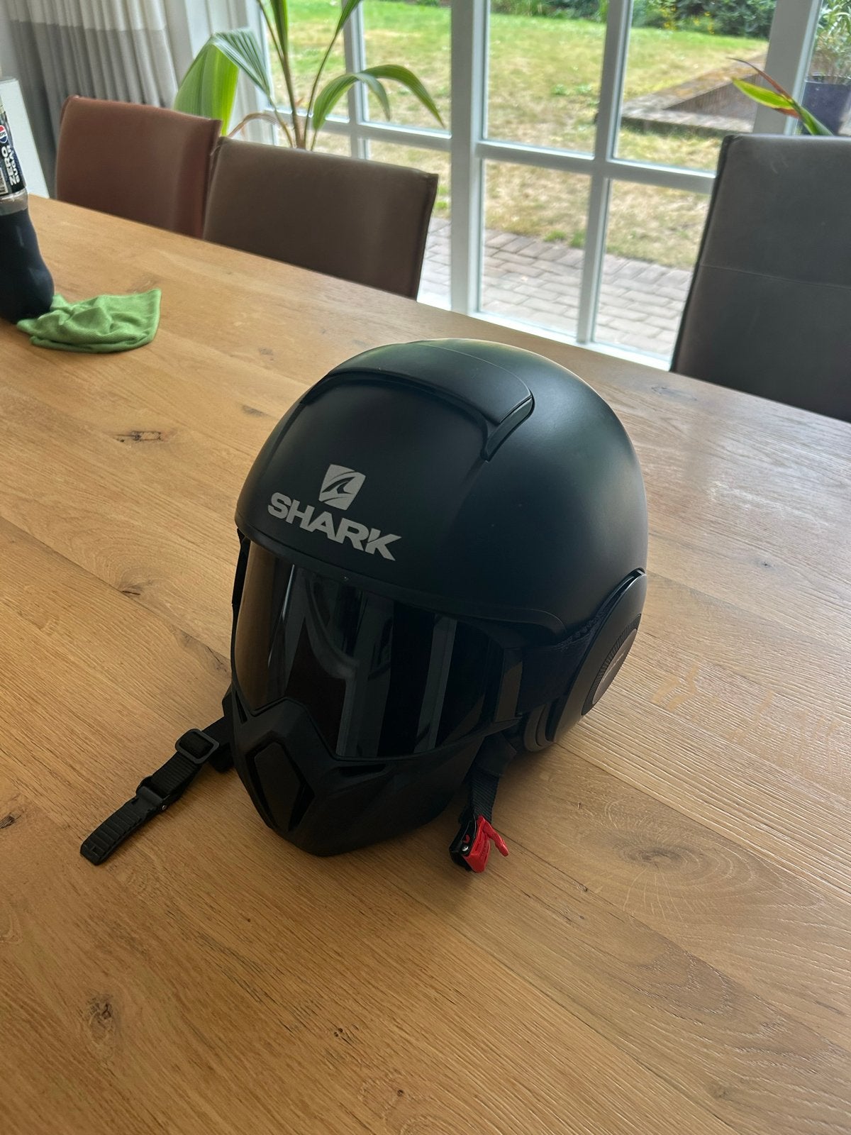Shark scooter helm maat M - lichte krassen, Fietsen en Brommers, Brommerhelmen, Ophalen of Verzenden, Gebruikt, Medium