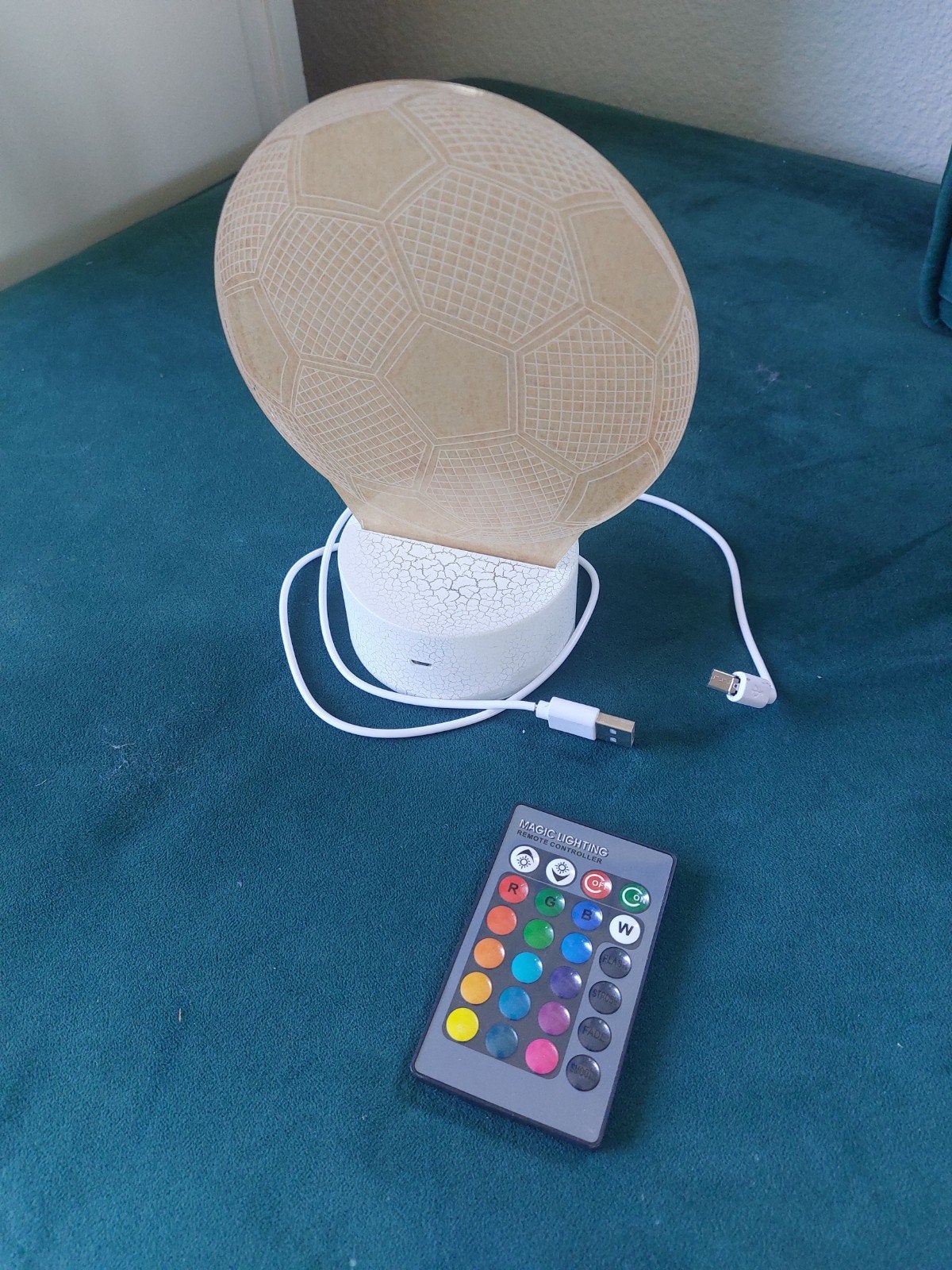 Nacht lampje in vorm van voetbal. Met verschillende kleuren!, Kinderen en Baby's, Kinderkamer | Inrichting en Decoratie, Ophalen of Verzenden
