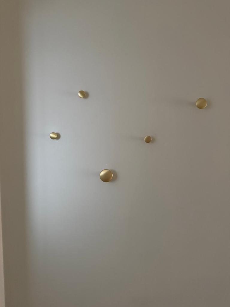 Muuto the dots kapstokhaken set van 5 goud, Ophalen of Verzenden, Zo goed als nieuw, Metaal, Minder dan 100 cm