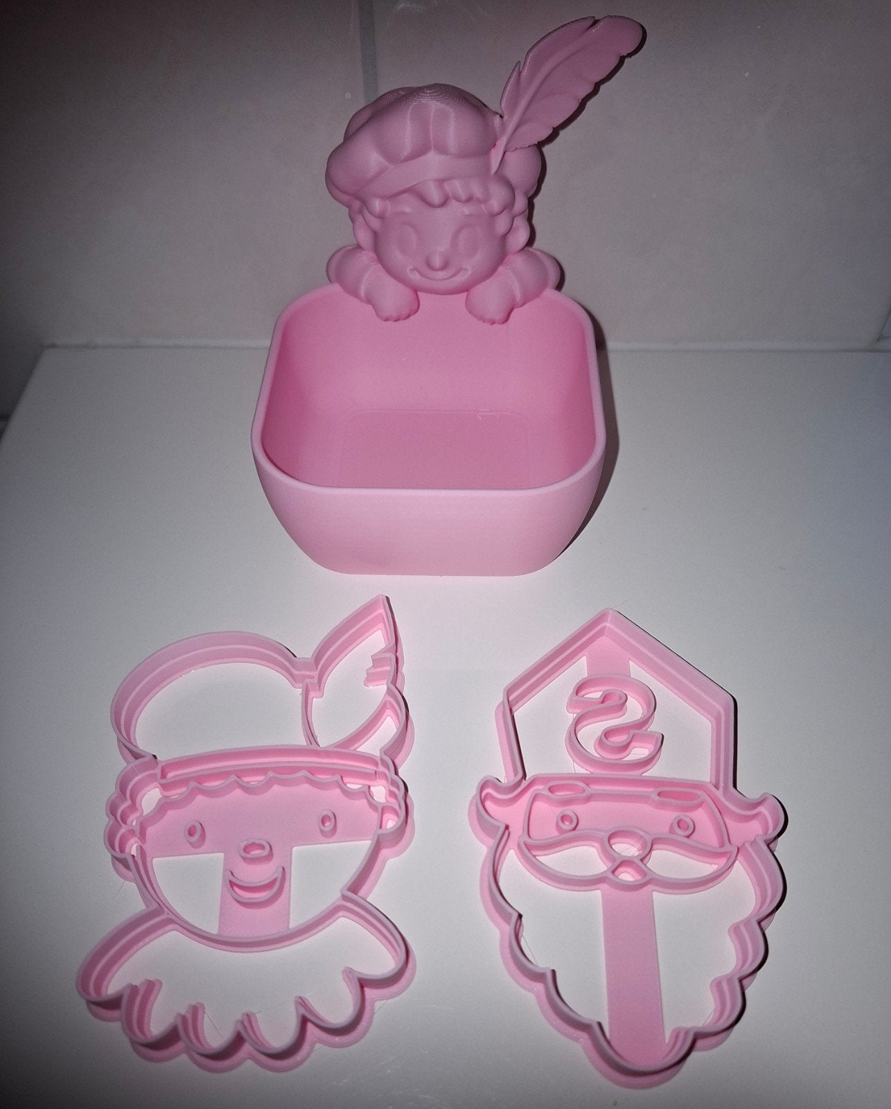 pepernoten bakje met koekjes of klei vorm sint en piet, Diversen, Ophalen of Verzenden