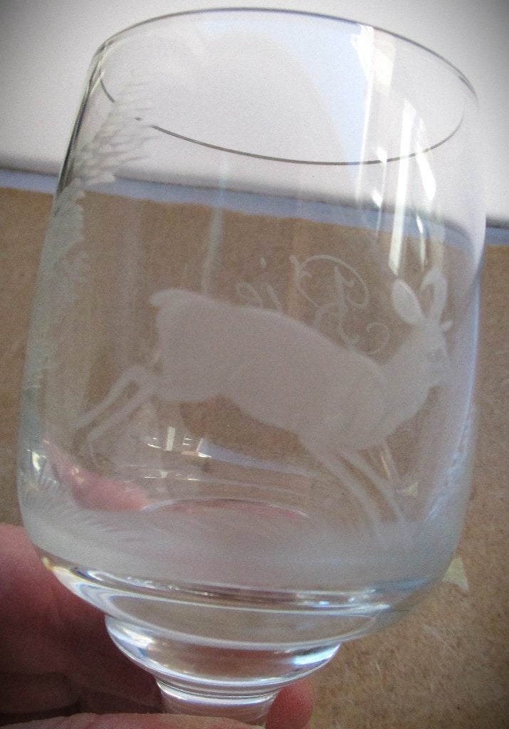 Gegraveerd glas met afbeelding hert~Drinkglas of wijnglas, Antiek en Kunst, Antiek | Glas en Kristal, Ophalen of Verzenden