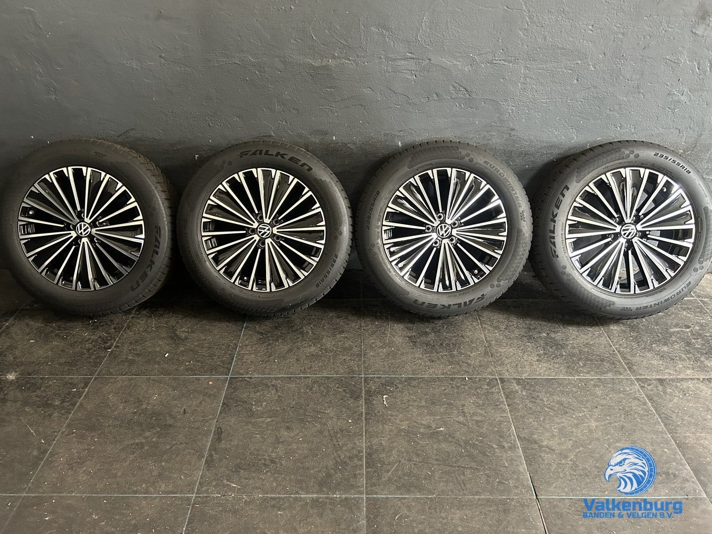 8mm! Originele VW Tiguan III CT1 Napoli 18 inch velgen TPMS, 18 inch, Gebruikt, -, -