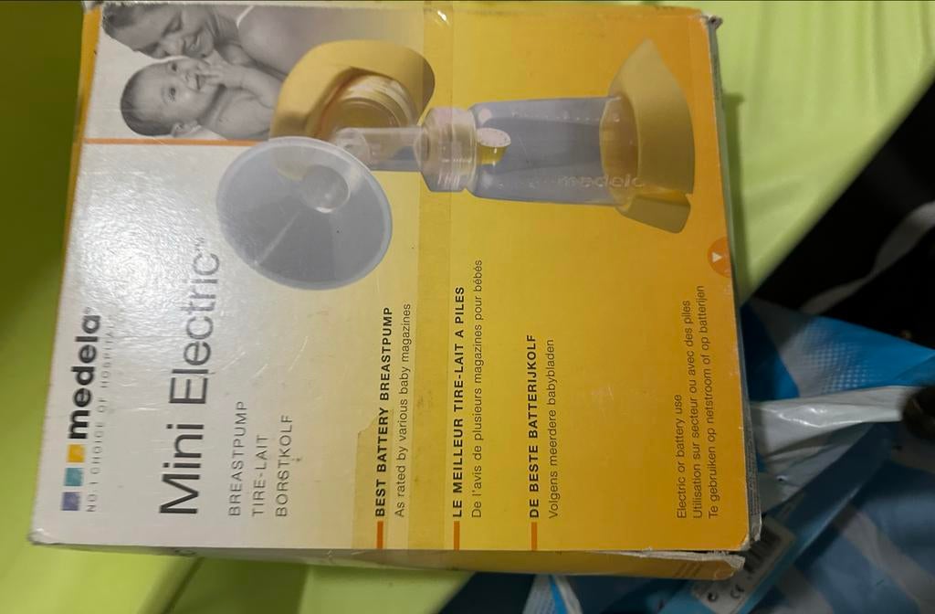 Z.g.a.n..  Compact Medela Mini Electric Borstkolf, Ophalen of Verzenden, Zo goed als nieuw, Borstkolf