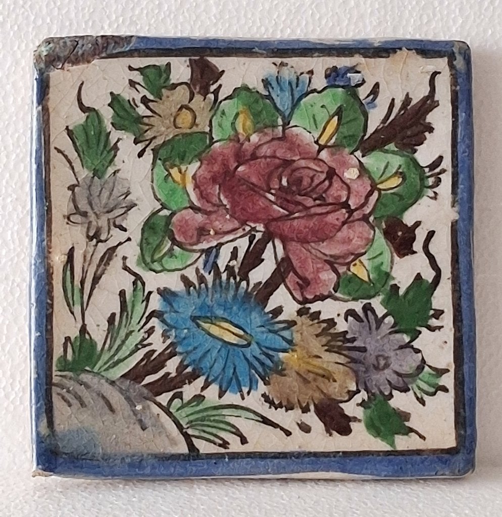 Qajar tegel 15x15 cm met mooi kleurig bloemenmotief, Antiek en Kunst, Curiosa en Brocante, Ophalen of Verzenden