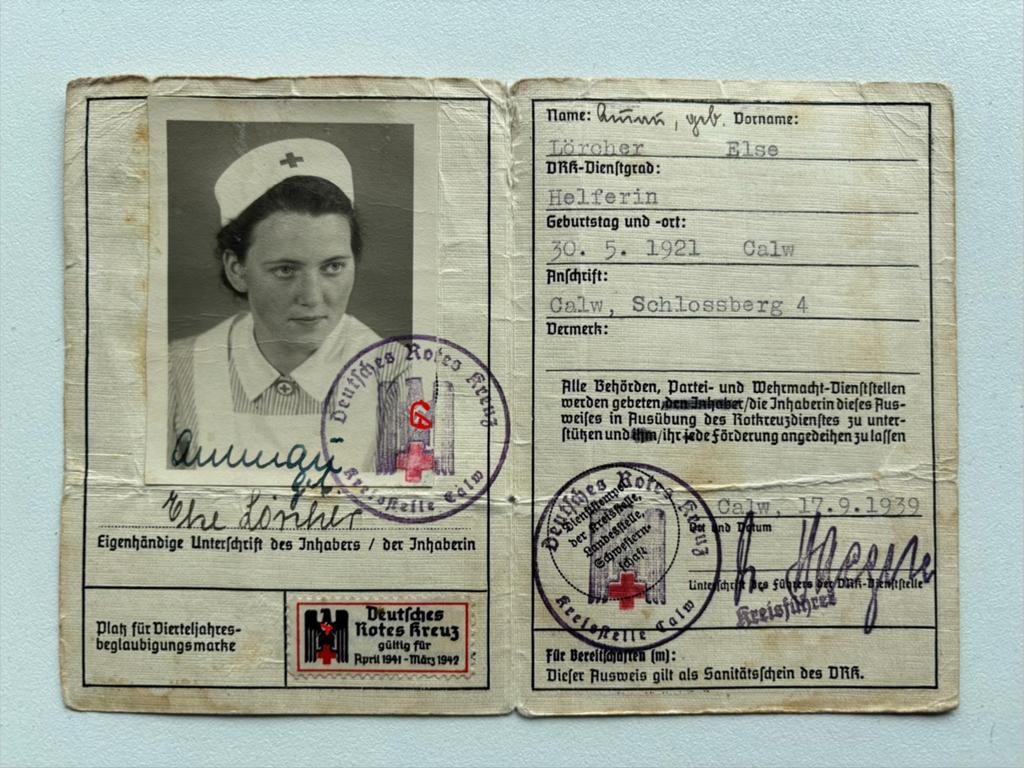 WW2 Duitse DRK Helferin Ausweis uit 1939, Verzamelen, Ophalen of Verzenden, Overige soorten, Duitsland, Overige typen
