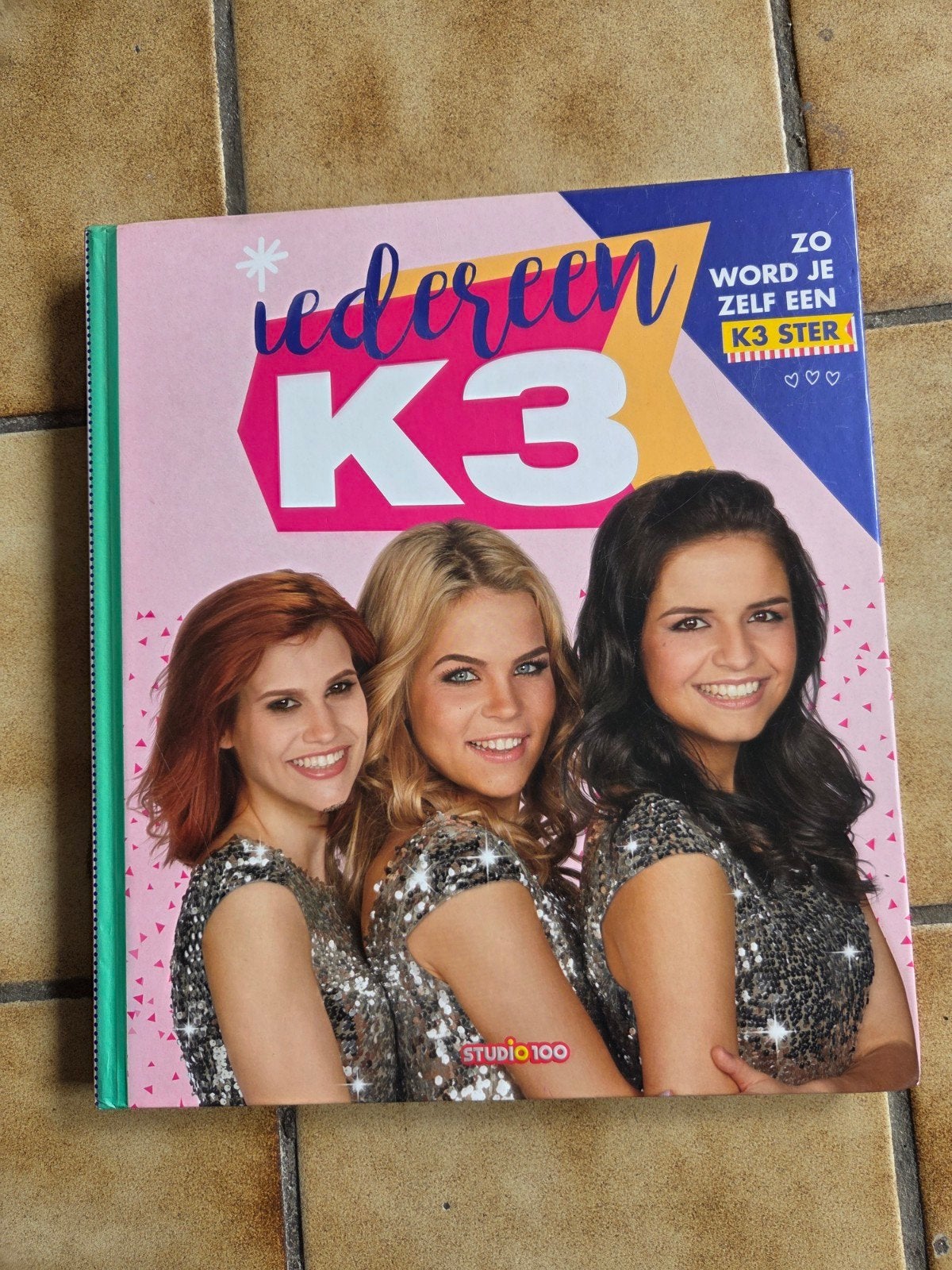 Iedereen K3 Boek – Zo Word Je Zelf Een K3 Ster, Ophalen of Verzenden, Zo goed als nieuw, Studio 100, Non-fictie