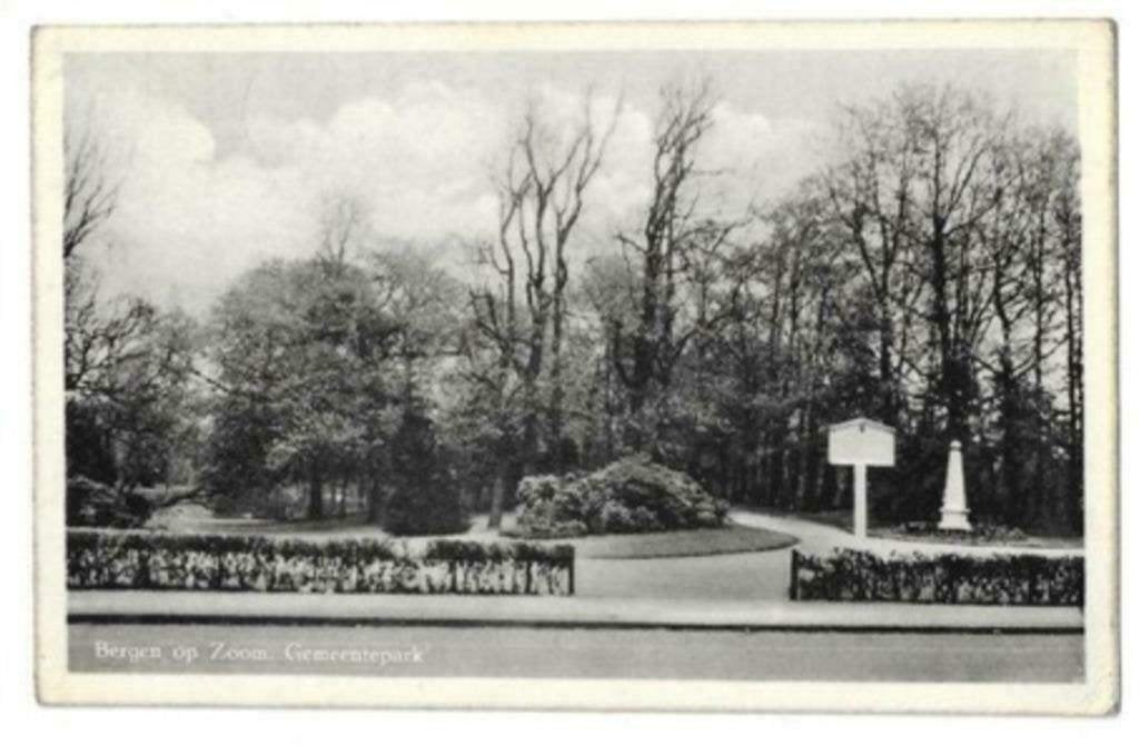 AK Bergen op Zoom - GemeenteparkUitgave : Kaa-Bee- Bazar NV, Ophalen of Verzenden, 1940 tot 1960, Gelopen, Noord-Brabant