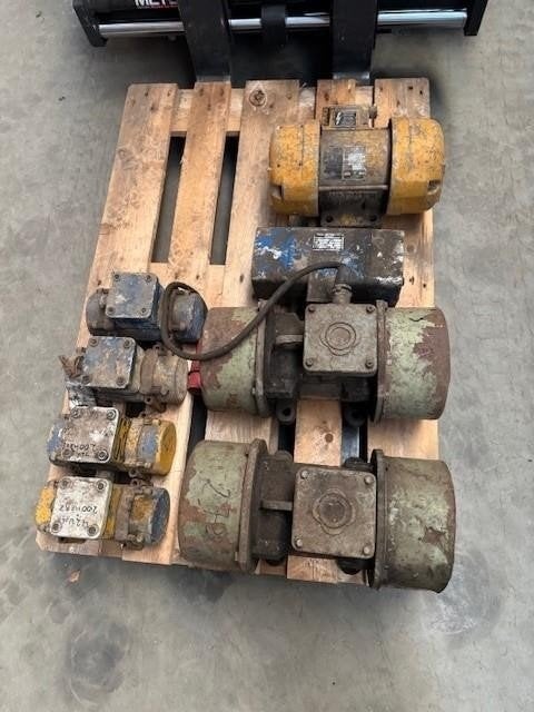 2197. Partij trilmotoren / motoren / trilmotor, Ophalen, Gebruikt, Elektromotor, 1800 rpm of meer