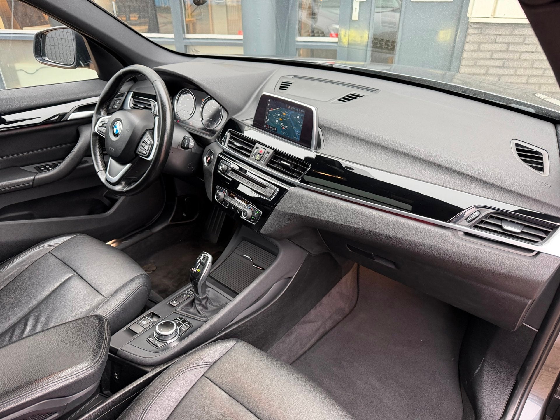 BMW X1 XDrive20i High Executive, Auto's, Gebruikt, 2000 kg, Parkeerassistent, Bedrijf