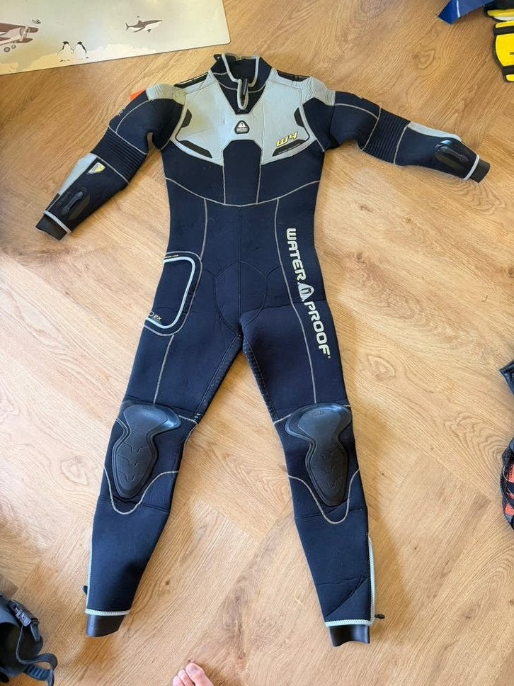 Waterproof W4 7mm heren duikpak wetsuit maat Medium/tall, Ophalen of Verzenden, Zo goed als nieuw, Heer, Wetsuit