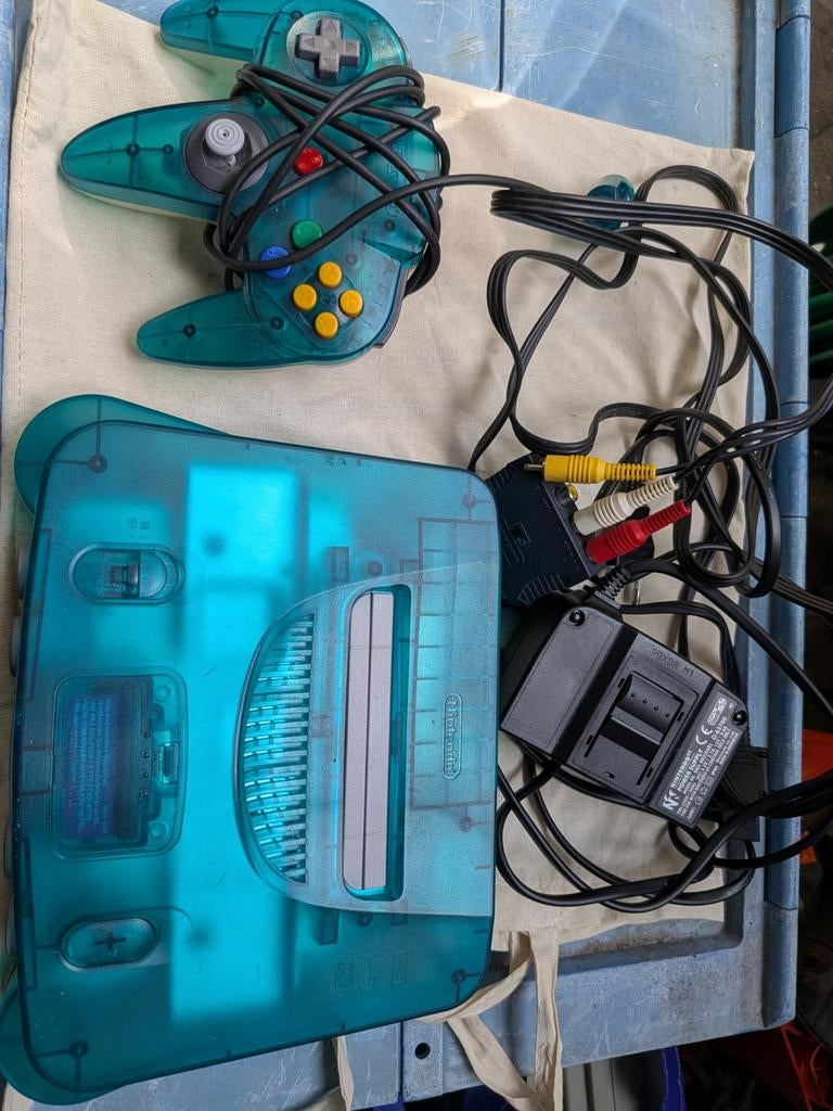N64 Console Transparant Blauw met Controller en 6 Games, Spelcomputers en Games, Spelcomputers | Nintendo 64, Ophalen of Verzenden