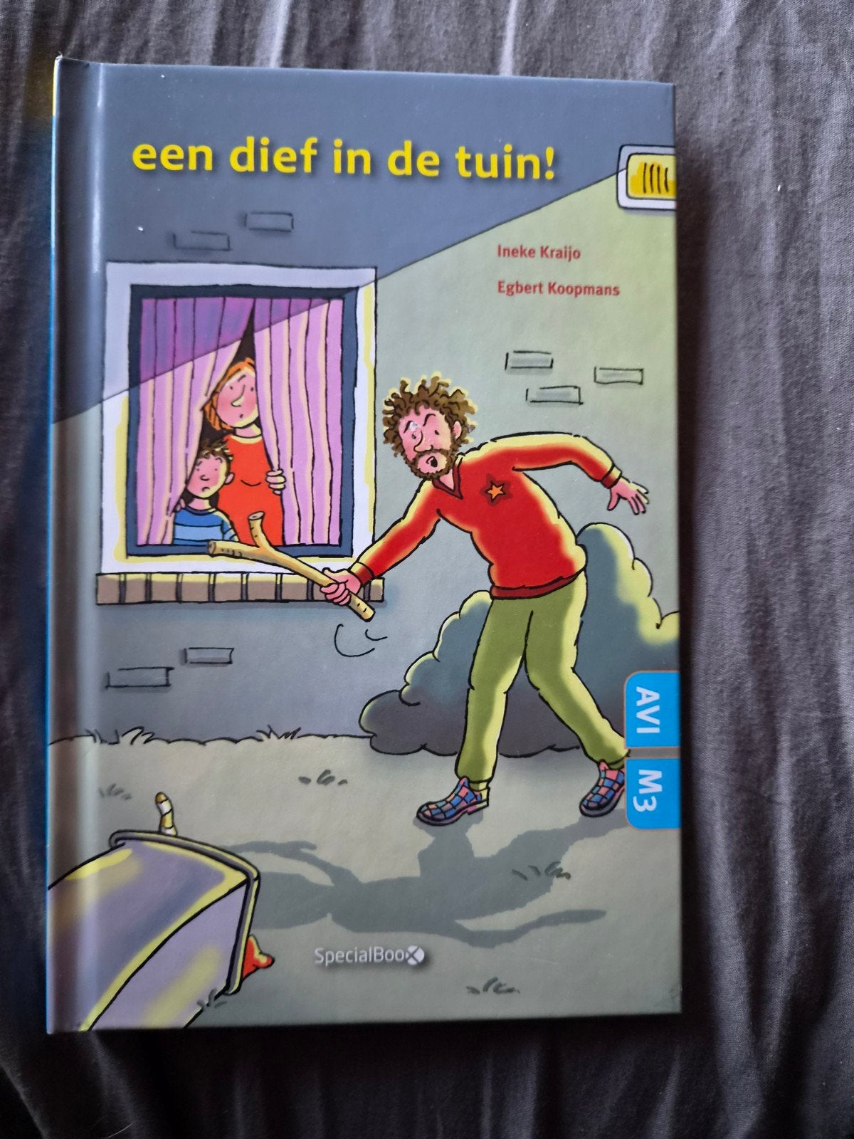 Een dief in de tuin! - AVI M3 leesboekje, Boeken, Ophalen of Verzenden, Zo goed als nieuw, Ineke Kraaijo, Egbert Koopmans, Fictie algemeen