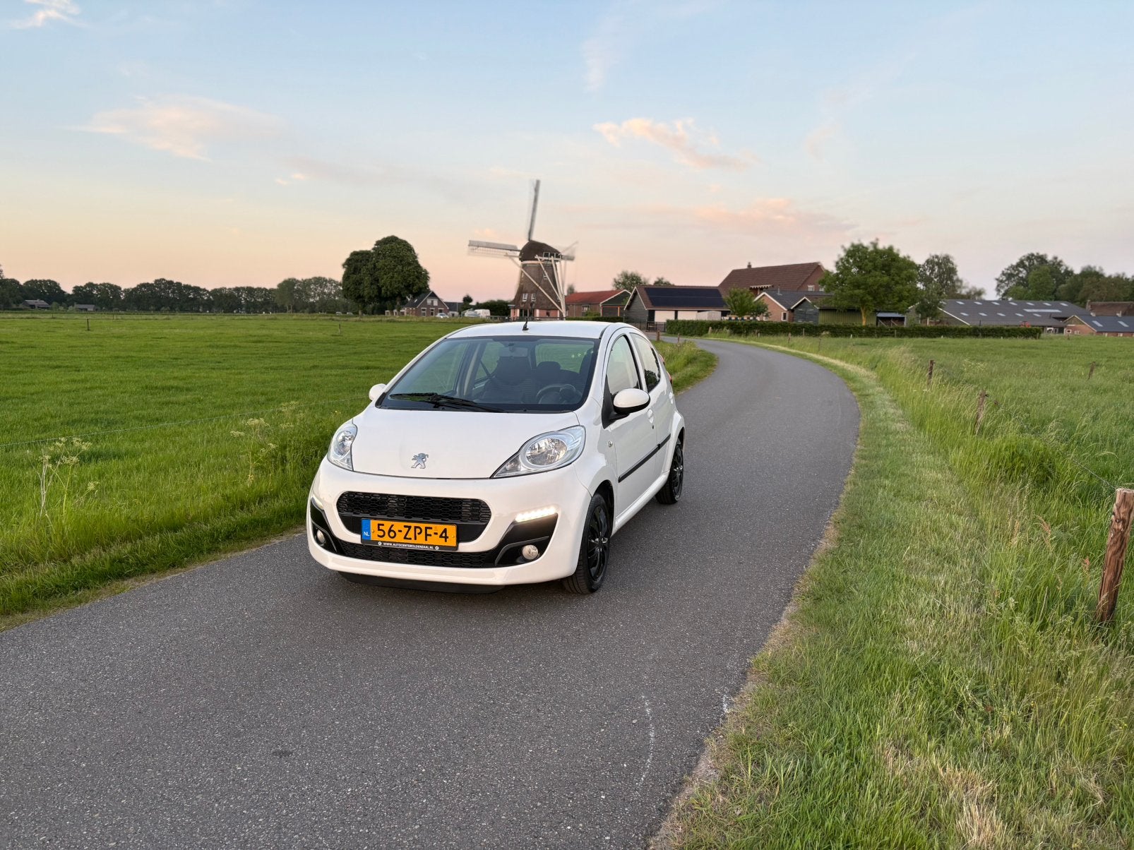 Verkocht! Peugeot 107 Facelift! Airco! Carplay!, Voorwielaandrijving, Euro 5, 4 stoelen, Origineel Nederlands