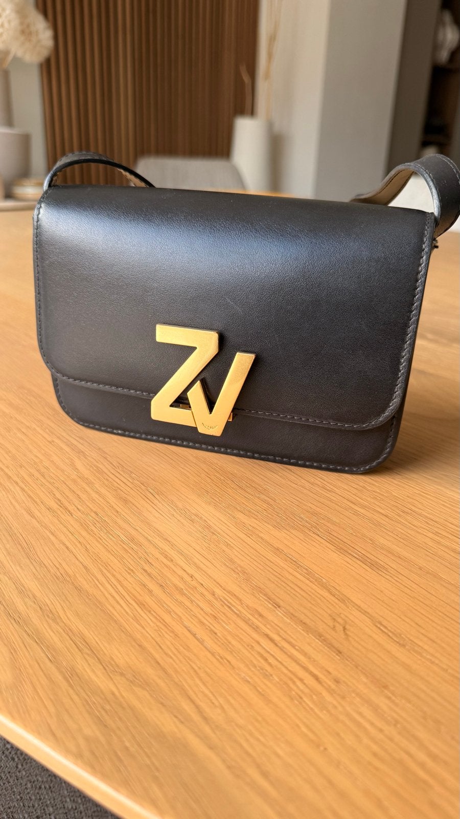 Zadig & Voltaire Zwarte Schoudertas met Gouden Logo, Sieraden, Tassen en Uiterlijk, Overige merken, Gebruikt, Zwart, Ophalen of Verzenden