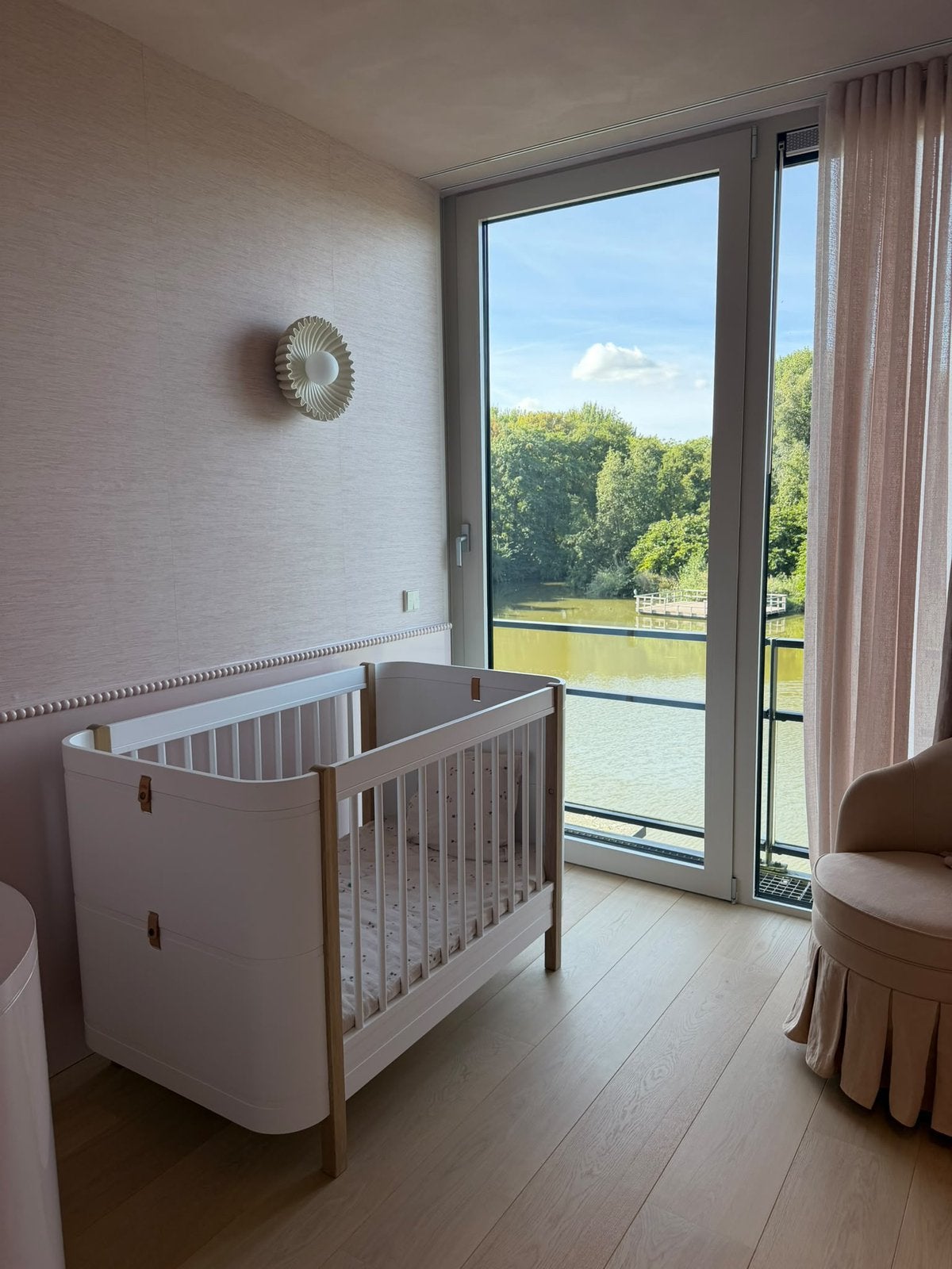 Oliver Furniture Wood Mini+Wit/Eiken plus matras, Kinderen en Baby's, Ophalen of Verzenden, Zo goed als nieuw, Minder dan 140 cm