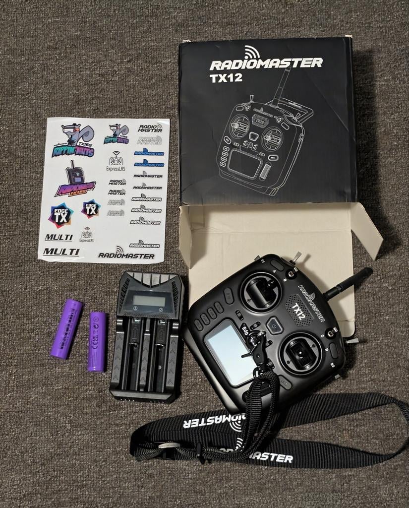 Radiomaster TX12 afstandsbediening met lader en batterijen, Ophalen of Verzenden, Zo goed als nieuw