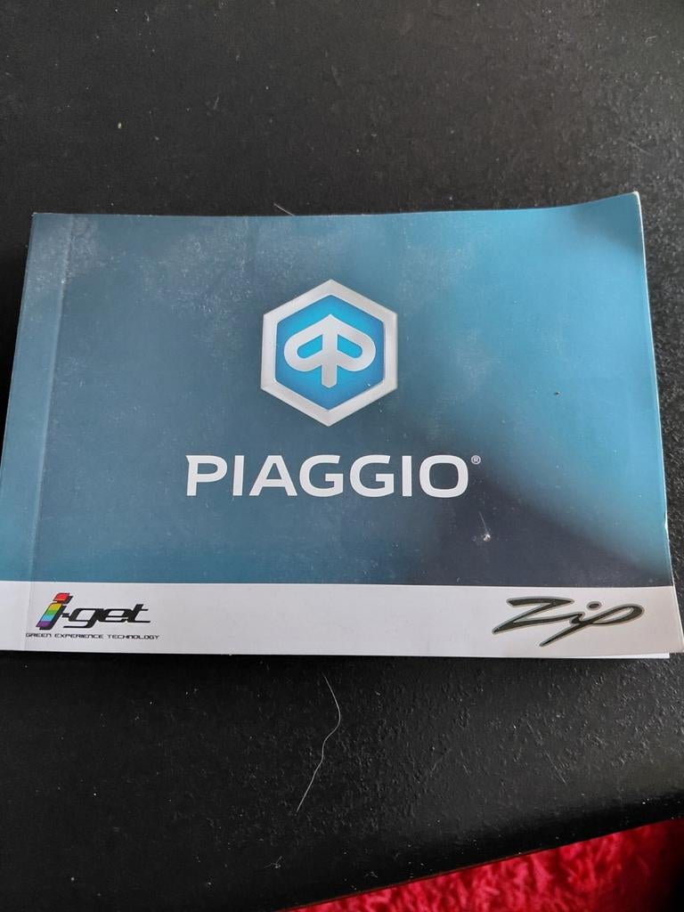Boekje Piaggio Zip Iget, Ophalen of Verzenden, Zo goed als nieuw