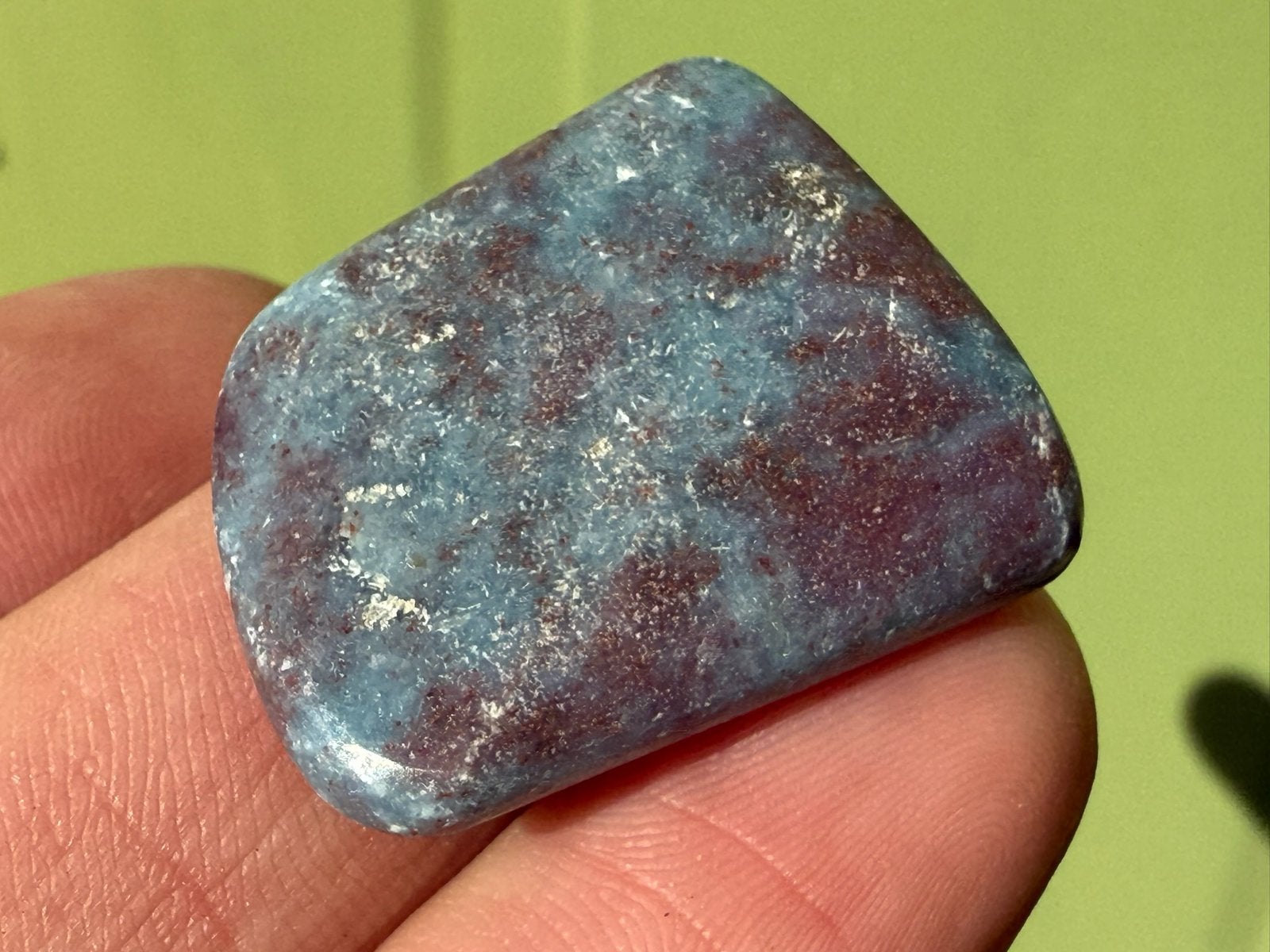 Robijn in Fuchsiet broekzaksteen mineralen UV actief, Ophalen of Verzenden, Mineraal