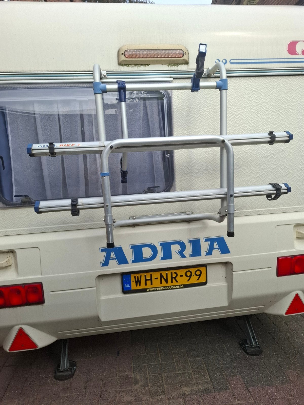 Adria 432 px  Caravan met Dorema Voortent, Luifel en Fietsdr, Caravans en Kamperen, Vast bed, Schokbreker, Treinzit, 750 - 1000 kg