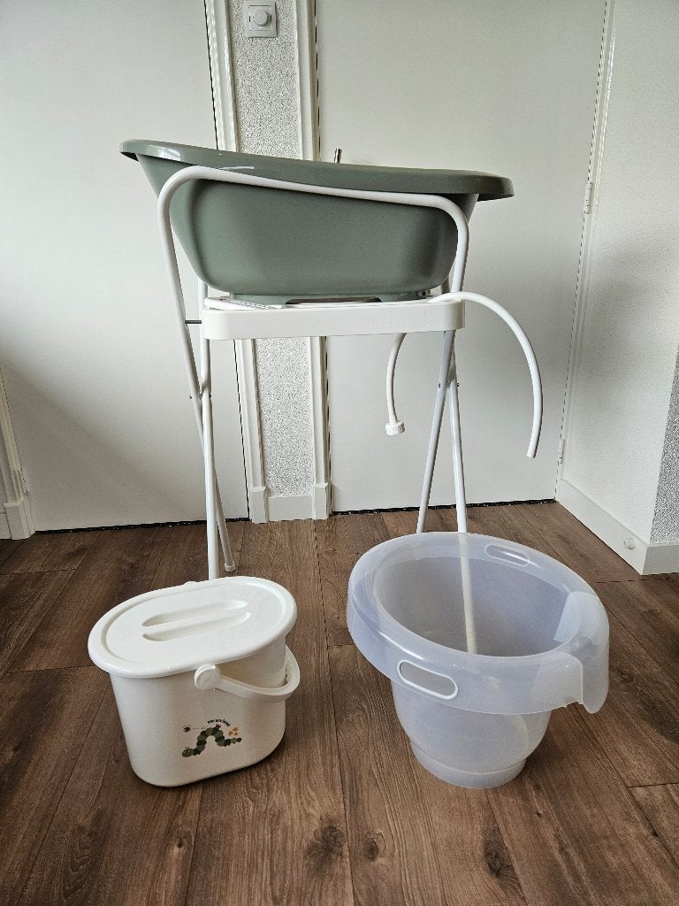 Bébé-jou babybad met standaard en accessoires (als nieuw), Ophalen, Zo goed als nieuw, Badje, Bébé-jou