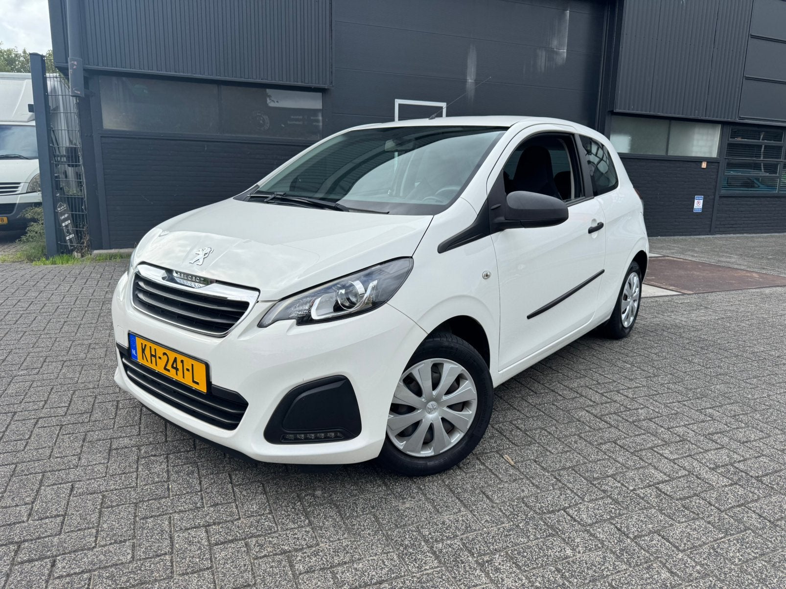 Peugeot 108 | 24.900 km NAP  | Nieuwe APK | 2e eiganaar, Auto's, Voorwielaandrijving, 4 stoelen, Wit, Origineel Nederlands