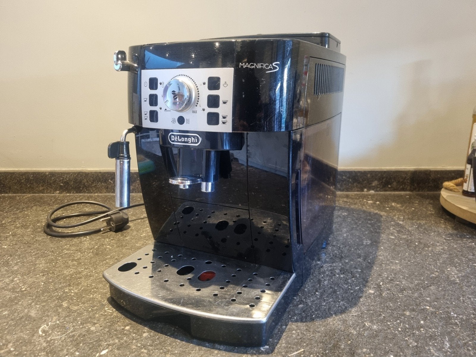 DeLonghi Magnifica S met reserve onderdelen, Witgoed en Apparatuur, Koffiezetapparaten, Ophalen, Koffiemachine, Koffiebonen, Niet werkend