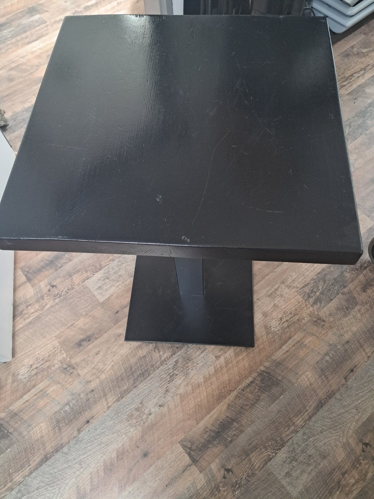 Set van 2 tafels: 60x60cm en 50x50cm met ijzeren voet, Huis en Inrichting, Tafels | Eettafels, Ophalen, Gebruikt, 50 tot 100 cm