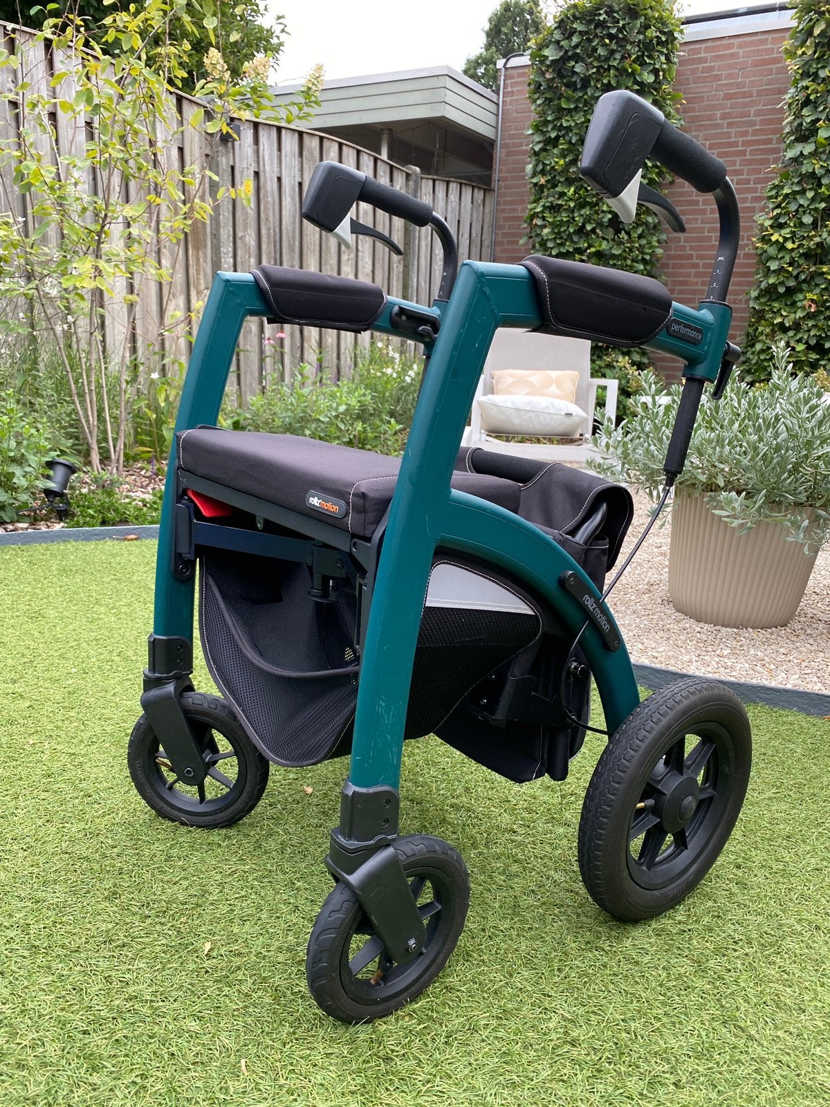 Rollz Motion Performance - (rollator en duwrolstoel in 1), Ophalen, Lichtgewicht, Zo goed als nieuw