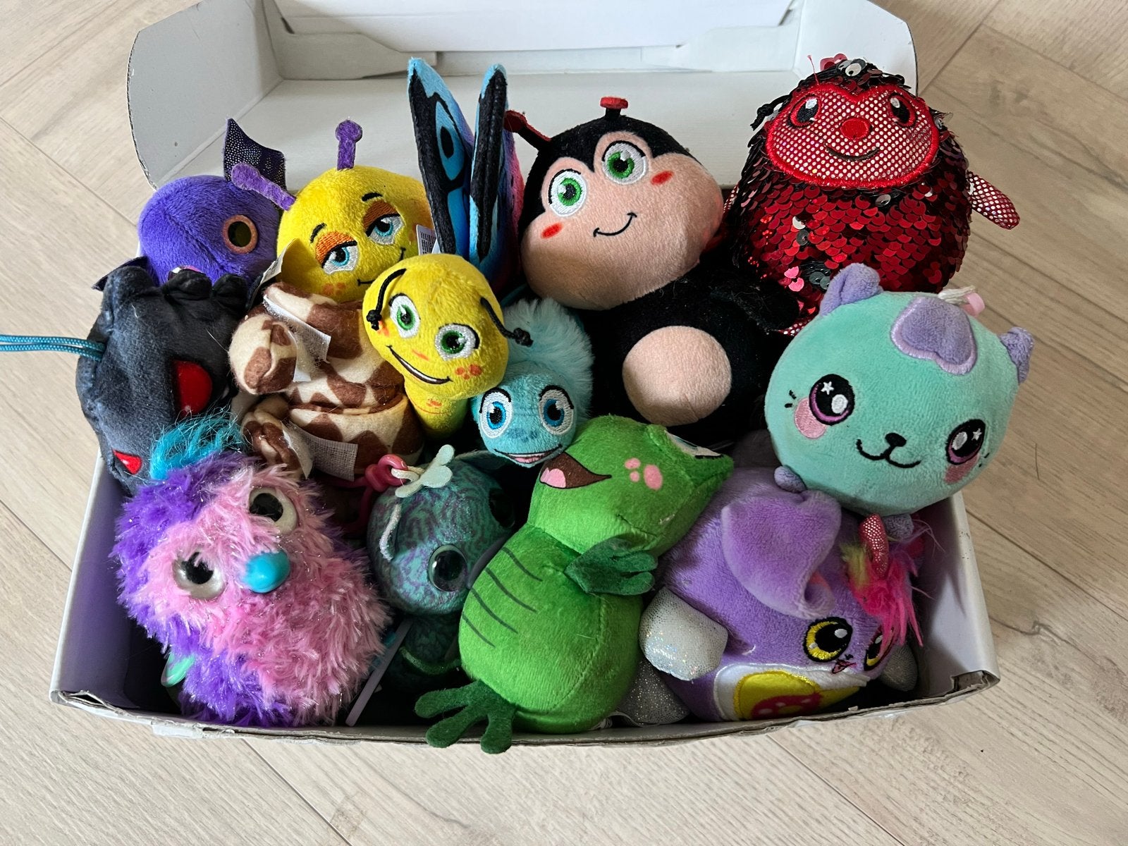 Hele doos van Rainbocorns, Shimmeez, Ty en Hatchimals, Gebruikt, Overige karakters, Overige typen, Ophalen of Verzenden