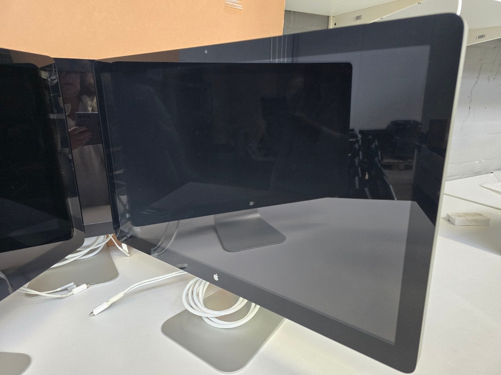 3x Apple Thunderbolt Display 27 inch 2560 1440 A1407, Ophalen, Gebruikt, IPS, Kantelbaar