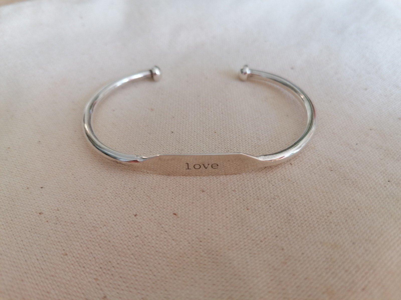 Nieuwe zilveren 925 massieve klemarmband: Love, Ophalen of Verzenden, Nieuw, Zilver, Zilver